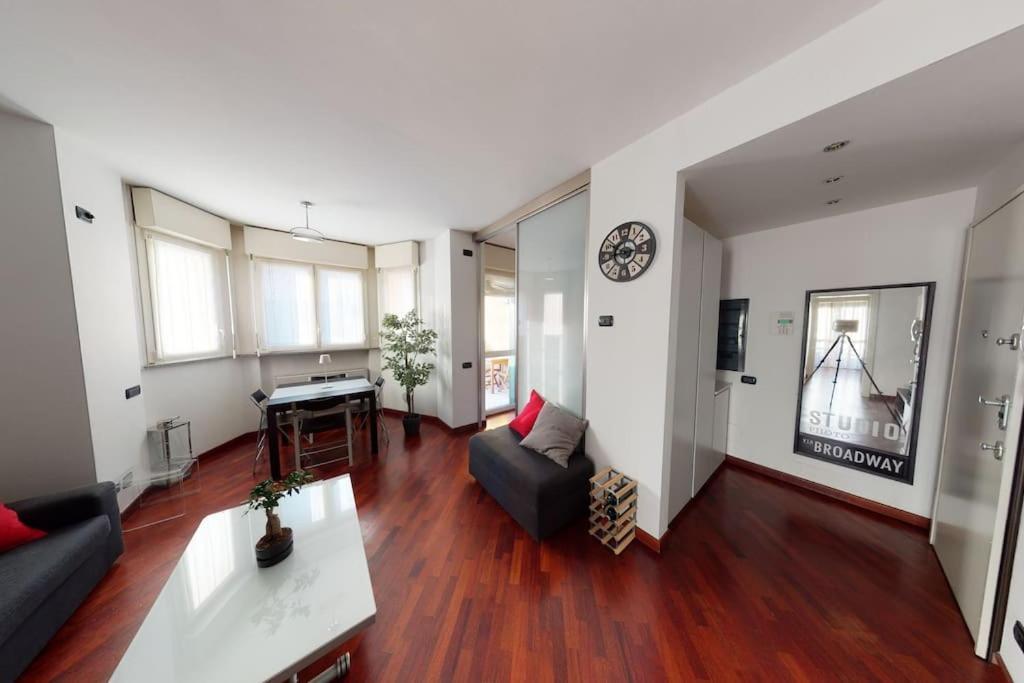 Apartment+Garage Near Novegro Exhibition/Linate 塞葛拉特 外观 照片