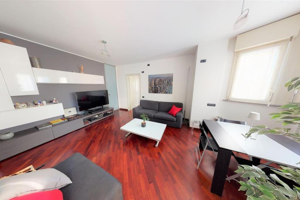 Apartment+Garage Near Novegro Exhibition/Linate 塞葛拉特 外观 照片