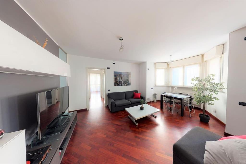 Apartment+Garage Near Novegro Exhibition/Linate 塞葛拉特 外观 照片